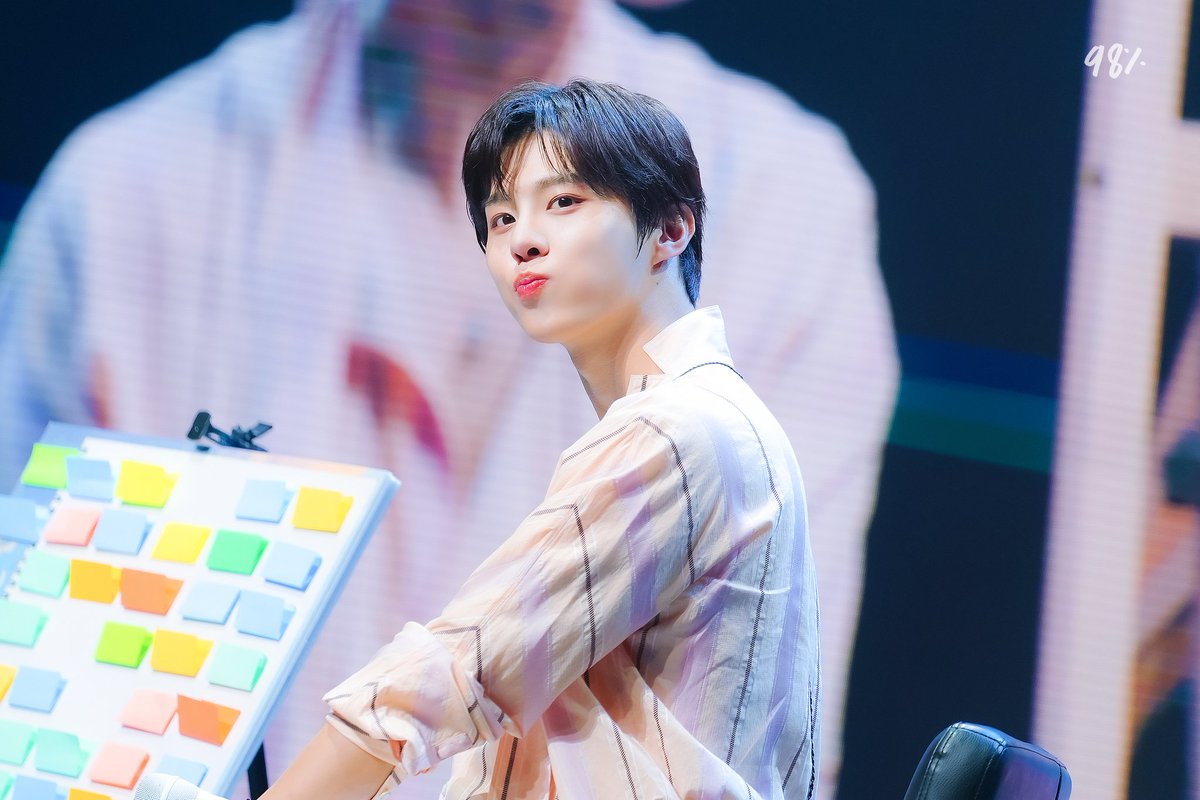 kimwooseok_1027's tweet photo. 생일 축하해🩷
너의 모든 소망들이 이루어지길💫
#HAPPYWOOSEOKDAY
#김우석 #우석 #KIMWOOSEOK #WOOSEOK https://t.co/kjxUUekhkt