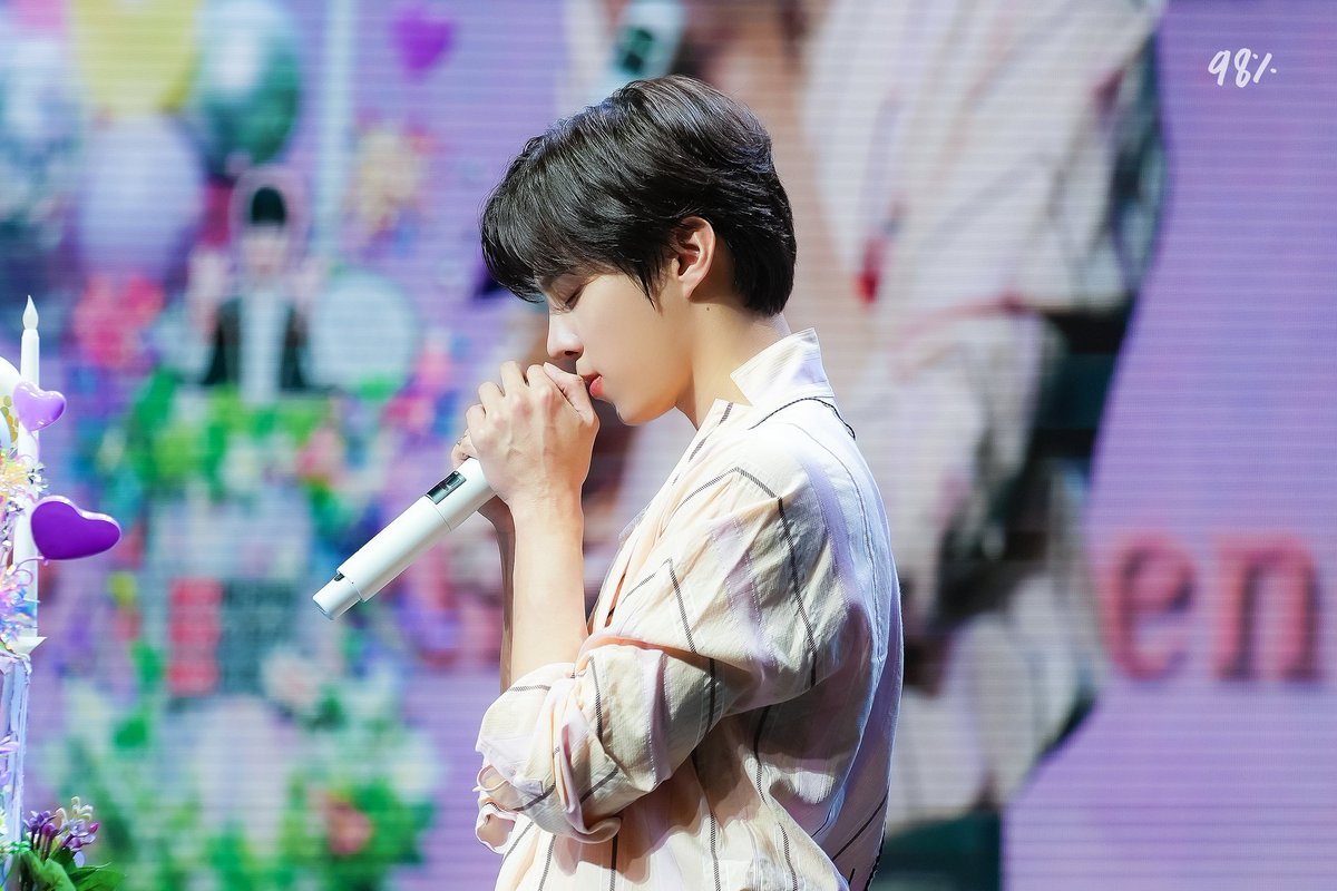 생일 축하해🩷
너의 모든 소망들이 이루어지길💫
#HAPPYWOOSEOKDAY
#김우석 #우석 #KIMWOOSEOK #WOOSEOK