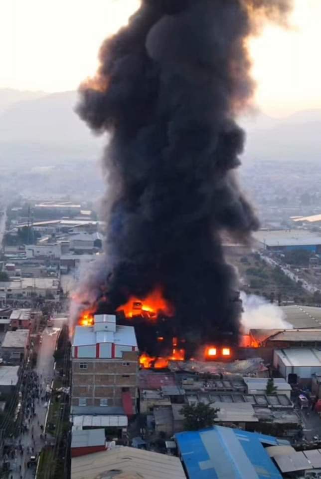 DocOnDuty1's tweet image. Fire breaks in tissue paper factory in Peshawar
#fire #Peshawar #fireinfactory #Pakistan #KPK #KhyberPakhtunkhwa