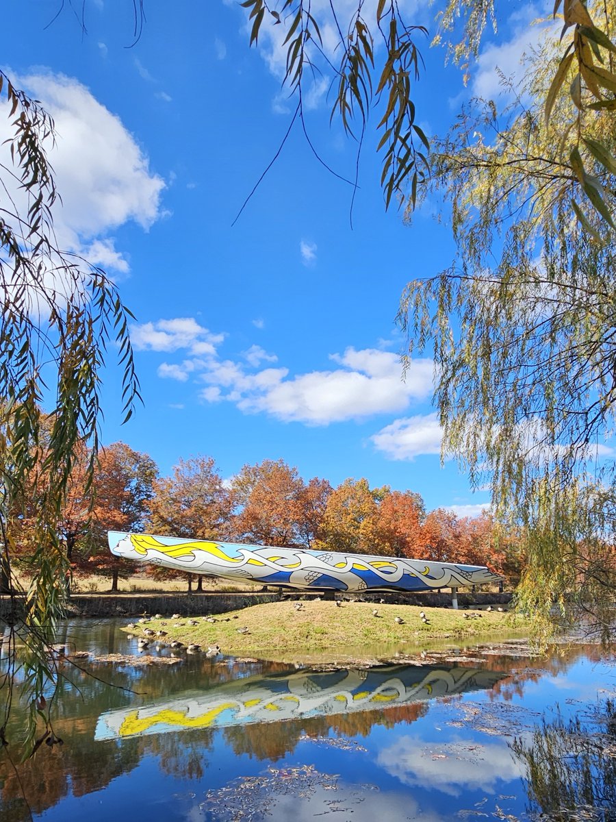 StormKingArtCtr's tweet photo. This past week, @EmiratesTeamNZ was crowned the winner of the 37th @americascup. In 1995, the team  triumphed against another boat: Young America, sporting a hull designed by artist Roy Lichtenstein. It entered Storm King's collection in 2001 and is on view in the South Ponds. https://t.co/K9TybEByFh