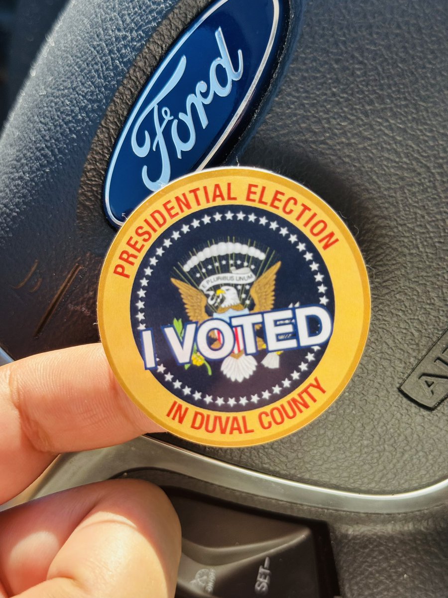 ninra_XRP's tweet photo. It’s official! It’s time for a change, it’s time to make America great again! #MAHA #FloridaForTrump https://t.co/deLwOjsso9