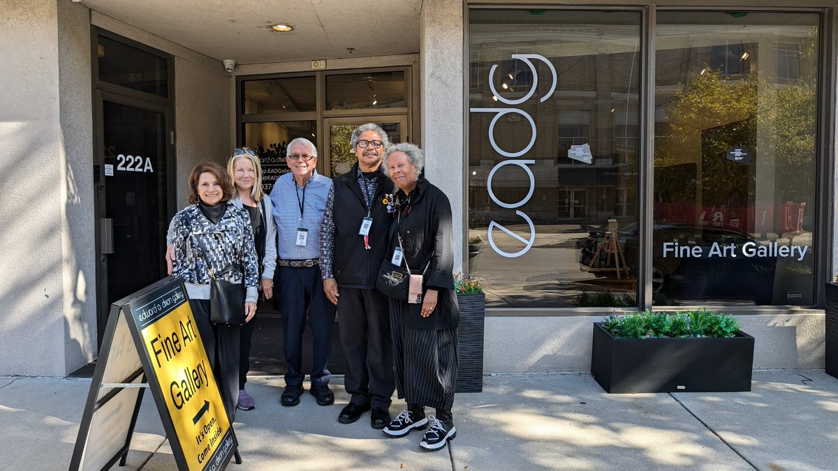 eadgallery's tweet image. Such a nice surprise! Some of my friends from @FOTOFOCUSCINCY stopped by the gallery today from Cincinnati to see the gallery and our Images from Storytellers:  2024 FotoFocus Biennial: backstories exhibition. A really great group of people.
#fotofocus2024 #backstories #fotofocus