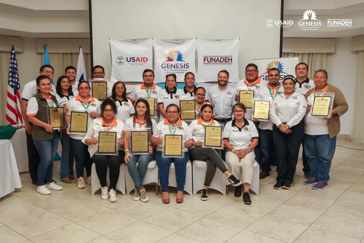 ¡Celebramos el compromiso en nuestros CDAJs! 🏆

Llevamos a cabo la entrega de placas de reconocimiento de la Evaluación 5 Estrellas, destacando el esfuerzo en la implementación de la metodología de prevención, enfocada en reducir la migración y la violencia a través de los CDAJs