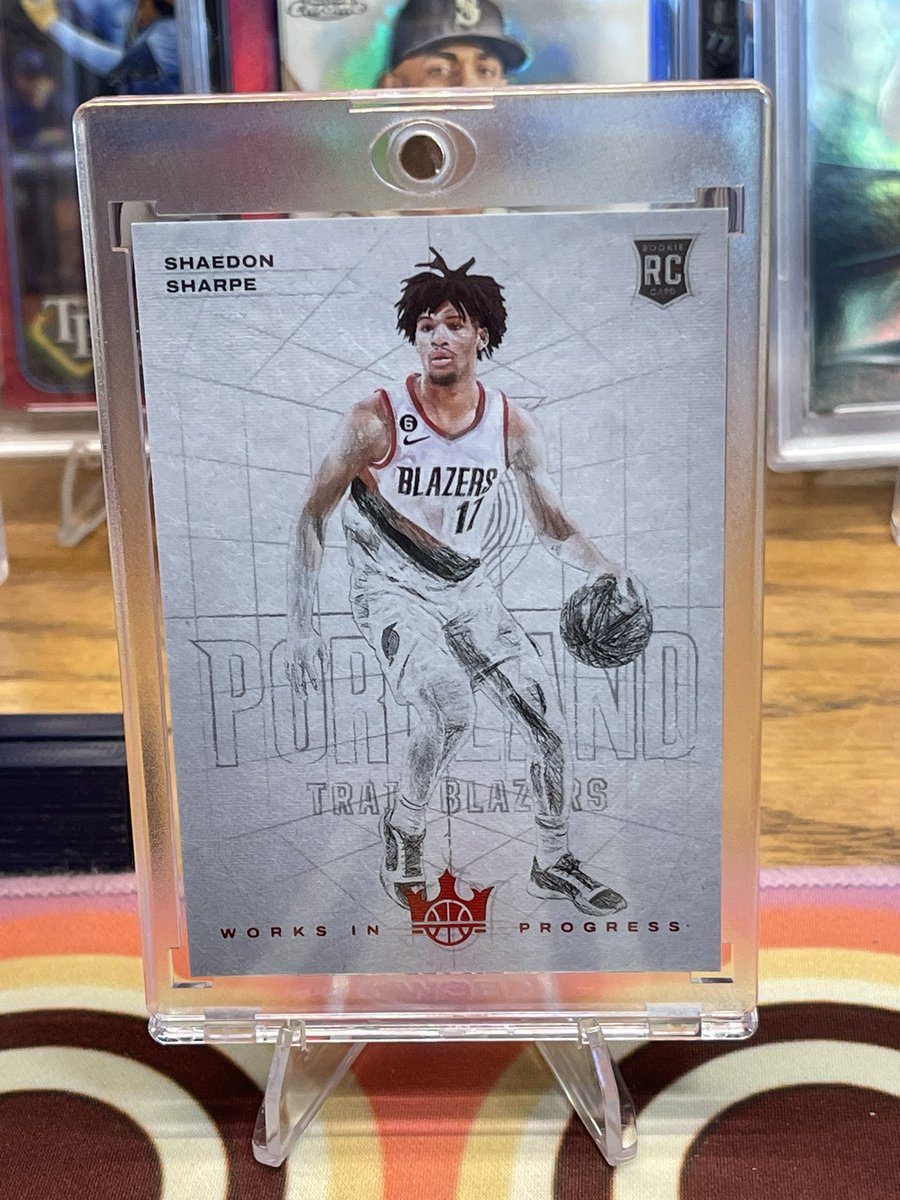 CollectHandheld's tweet photo. 💥2022-23 Shadeon Sharpe Works in Progress Red #/149💥
Price: $25 💰
Shipping: FREE 🛳️ BMWT
DM if interested! 📩
#ShadeonSharpe #WorksInProgress #RedParallel #BasketballCards #NBA #TrailBlazers #CardCollector #SportsMemorabilia #Sports #TradingCards #Collectibles #Autograph #Rookie #SportsFan #SportsLover #SportsJunkie #SportsEnthusiast #SportsCollection #hhstacks #handheldcollectibles #hh #TBBCrew #sportscardsforsale #panini #PortlandTrailBlazers #RipCity #FutureStar #Ballin #RookiePhenom