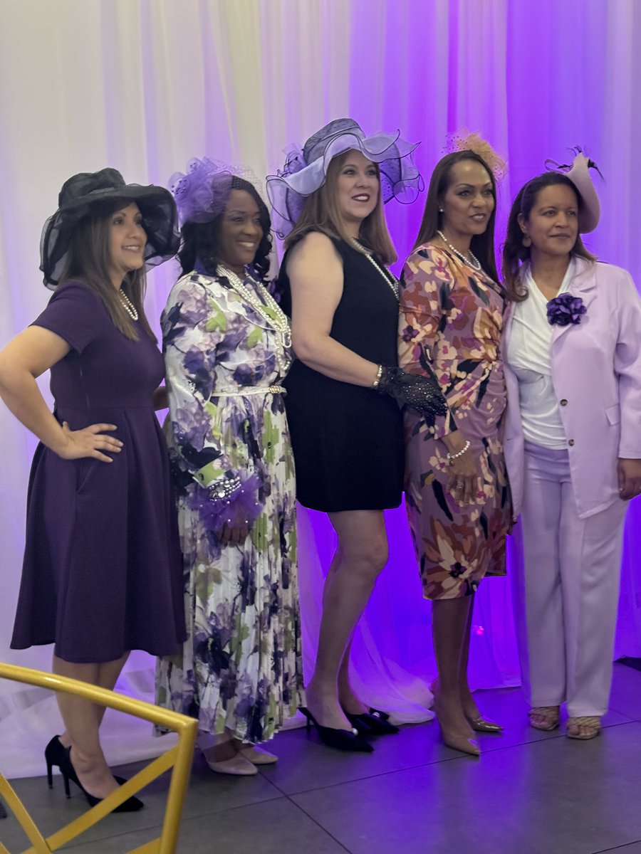 DrShaunteMorris's tweet photo. The women who win are the ones who make deposits in others.  ~@PrincipalAuntie #SHEsharpenedME #IronSharpensiron
#ChampionshipFOCUSED
#WinningSeason #TCWSE 🌸 #FallMixer https://t.co/BKC0DVt0ED