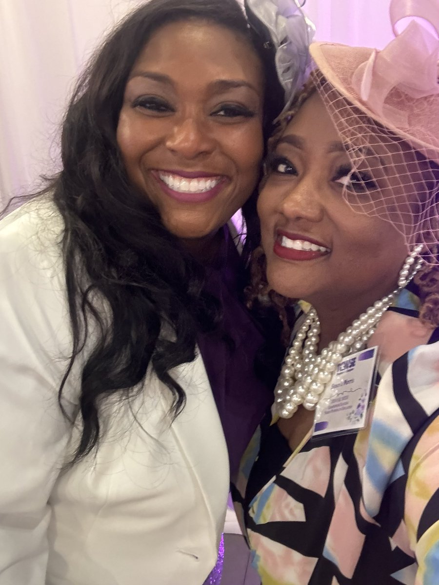DrShaunteMorris's tweet photo. The women who win are the ones who make deposits in others.  ~@PrincipalAuntie #SHEsharpenedME #IronSharpensiron
#ChampionshipFOCUSED
#WinningSeason #TCWSE 🌸 #FallMixer https://t.co/BKC0DVt0ED
