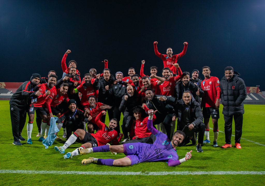 al9l7i15's tweet photo. مبروكين وباذن الله القادم اجمل .. @alraedclub نشوفكم بإذن الله يوم الثلاثاء ❤️🖤 https://t.co/RHxATIgR1n