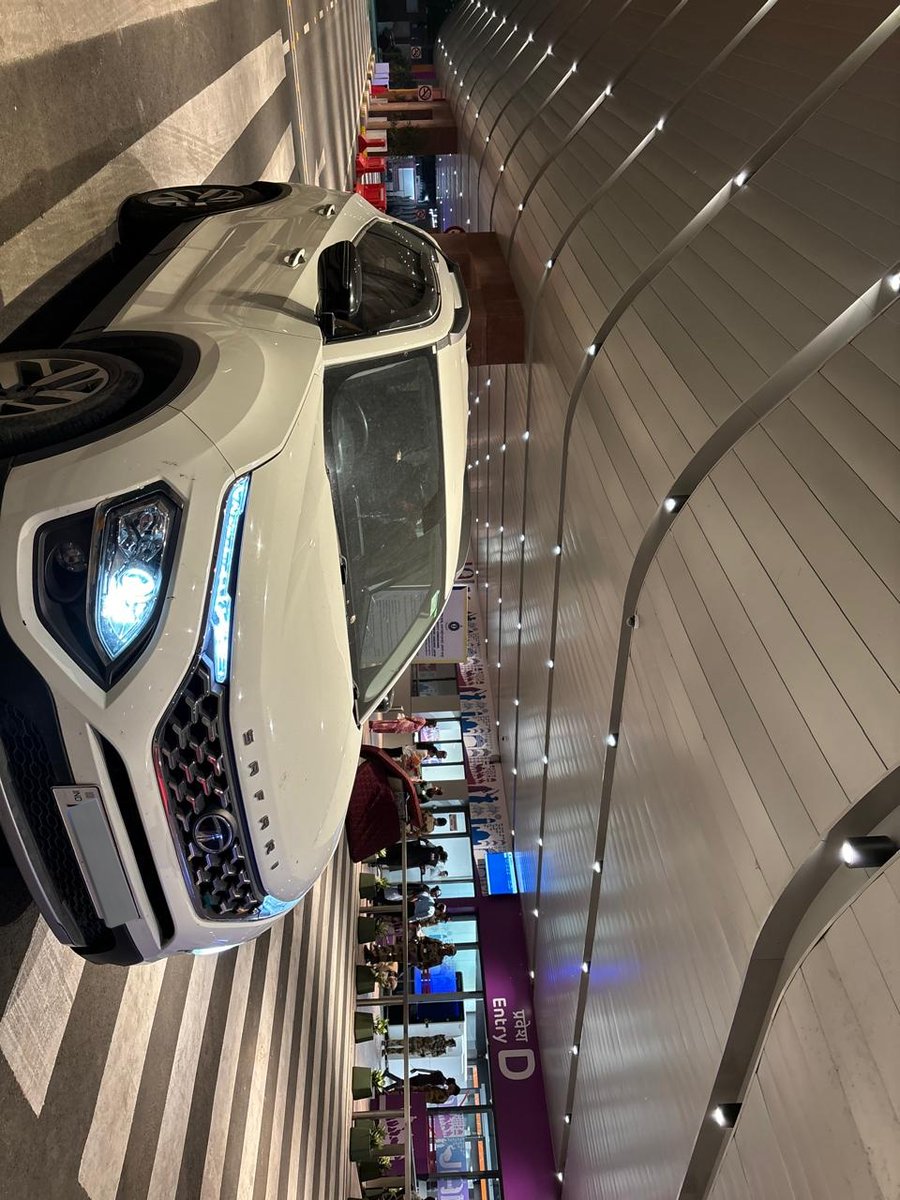 DevelopingRaj's tweet image. So Jaipur International Airport, Terminal 1 opened today and I decided to go check it out before first flight lands.
It's sleek and nice but extremely small.
House across the street is barely 50 meters away from the terminal.
I will surely ease the pressure on terminal 2