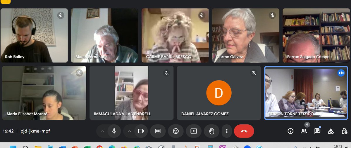 Sessio hodie habita felicissima et complures sodales adfuere, et presentialiter et per rete. Novi amici etiam consedere nobiscum. Caesarem et Horatium recitavimus.