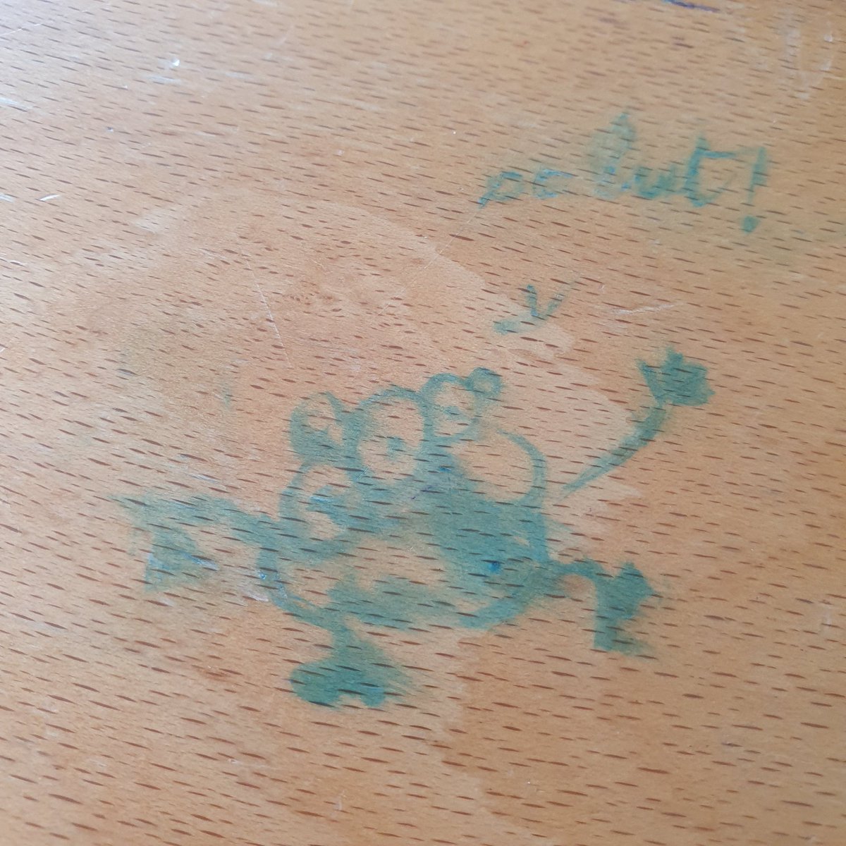 rennes2core's tweet photo. Dessin sur table https://t.co/5D4xqOzkRs