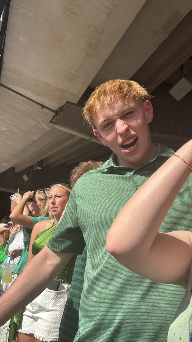 FatLedward's tweet photo. My buddy is really enjoying the Baylor football game. #SicEm https://t.co/tcOr6MWYuO