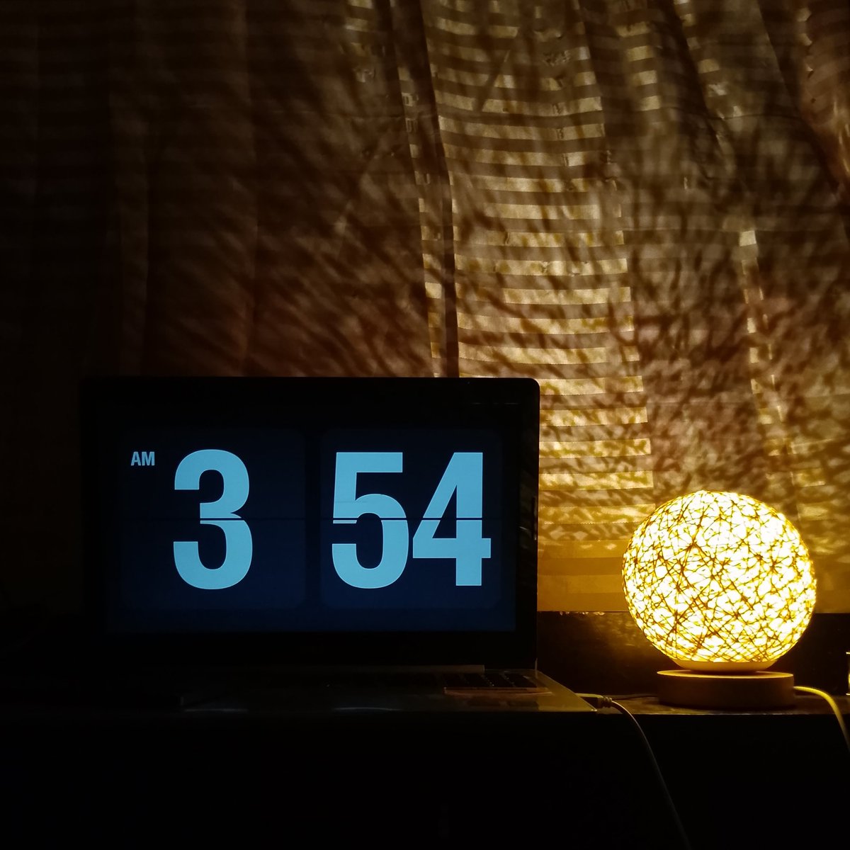 msgel666's tweet image. 3:54 am but still can't sleep .