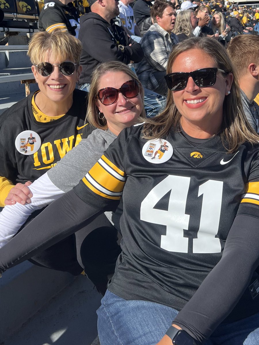 angiechaplin's tweet photo. Hawkeye Football Moms are the BEST!! 💛🏈🖤 #FightforIowa https://t.co/S4GR4dLX7g