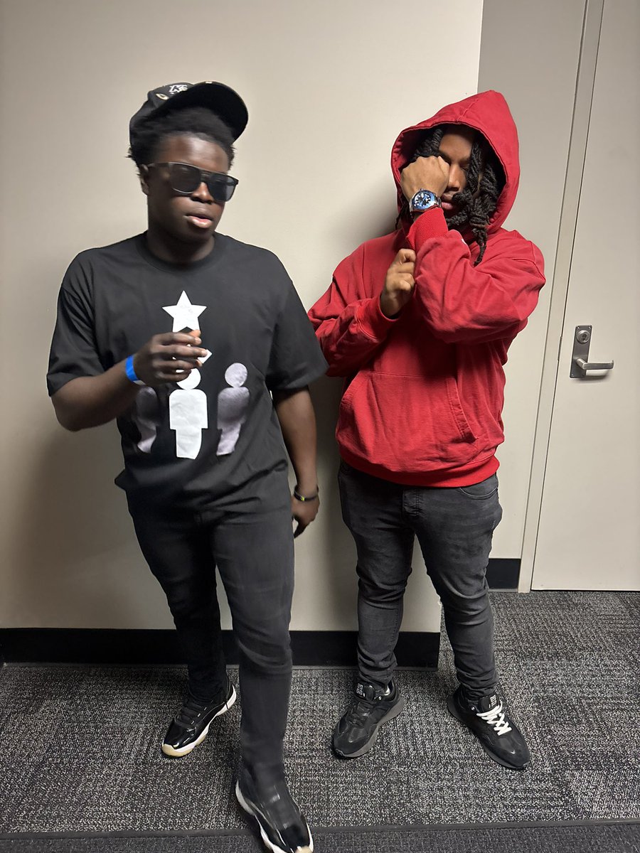 wavynavykb's tweet photo. why i be fly asl doe https://t.co/futyJXJUq6