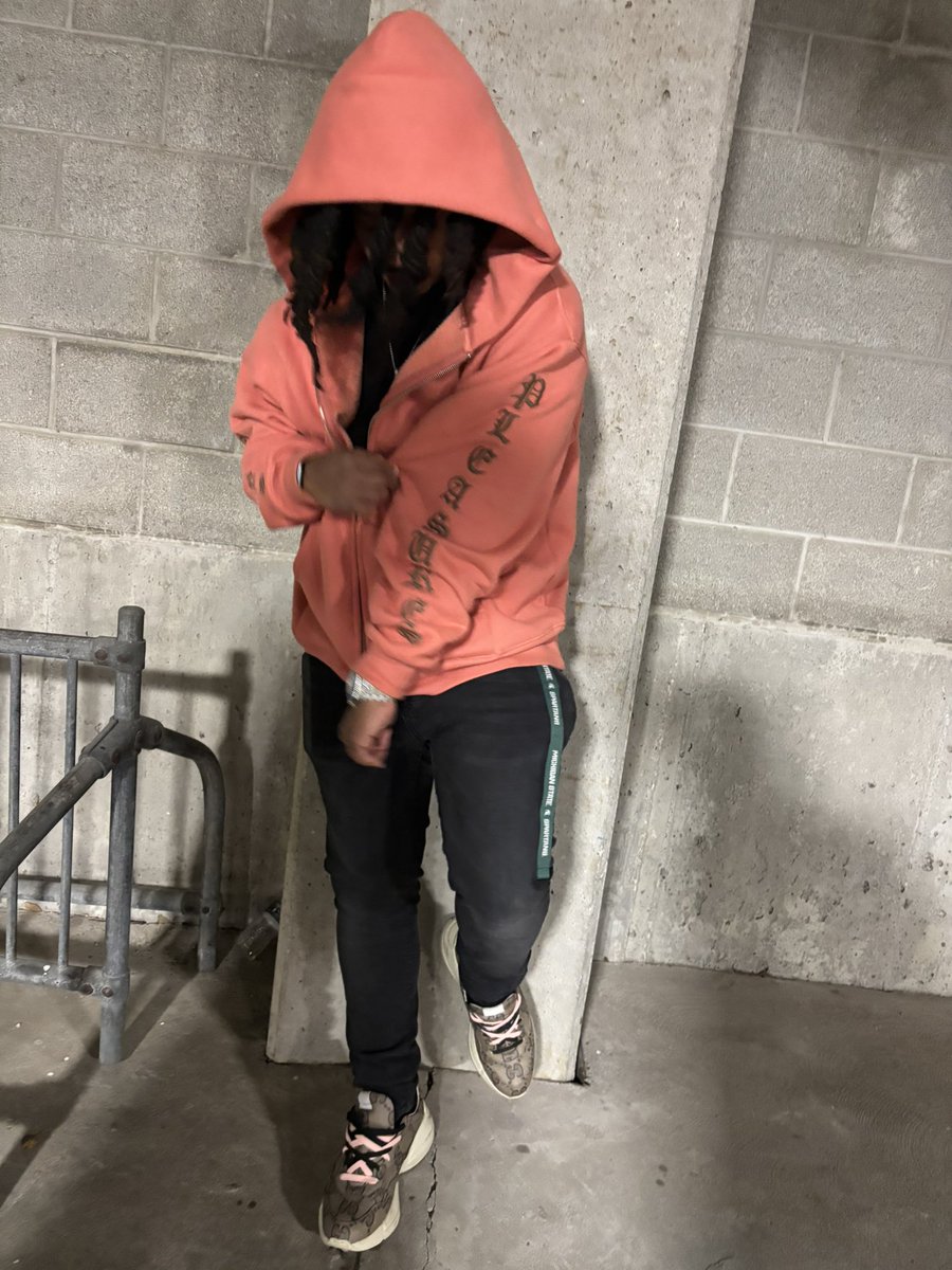 wavynavykb's tweet photo. why i be fly asl doe https://t.co/futyJXJUq6