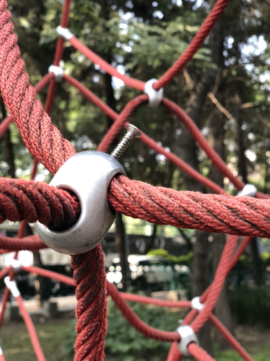 RobHgo's tweet photo. @MHcesac @locatel_mx @cdmxpolanco @parques_cdmx de su apoyo en la gestión para ajustar tornillos juego infantil parque Machado. Puede causar un accidente a los niños. Gracias. https://t.co/uoE0cYOEbE