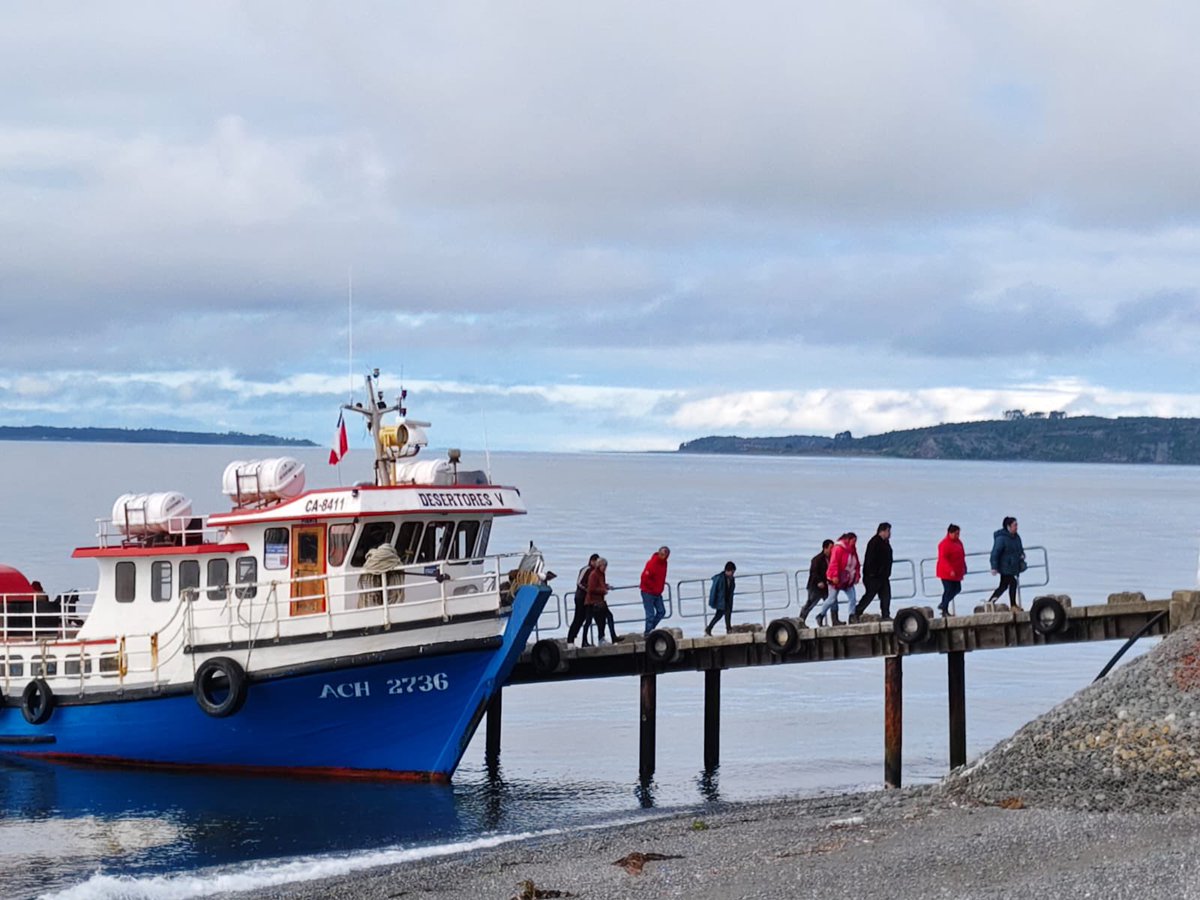¿Y tú, ya fuiste a votar?

En la foto 51 personas llegando a Isla Chulin, subcuenca del Archipiélago Desertores en Chaitén, para ejercer su derecho a voto a bordo de uno de los servicios subsidiados por el MTT para zonas aisladas.