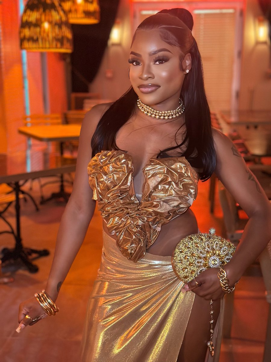 __DivaRee's tweet photo. Livin’ My Life Like It’s GOLDEN 👑🏆💛 #Birthday #1024 #ScorpioSeason https://t.co/sPyGzhUQp8
