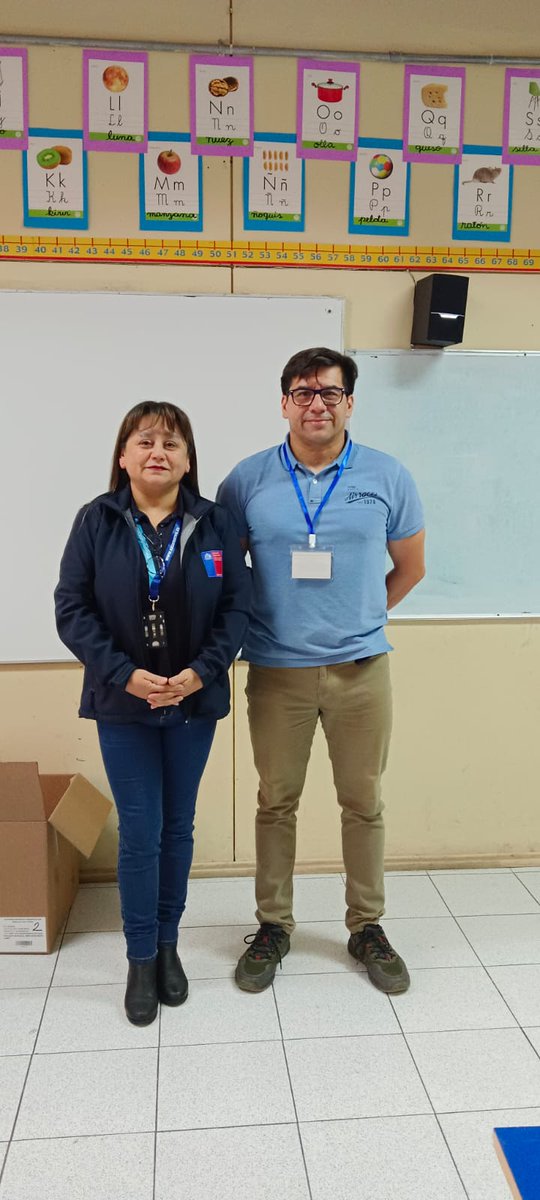 RegCivil_Nuble's tweet photo. #Buenas tardes nuestros/as funcionarios/as se encuentran instalados  en los diversos locales de votación de #ñuble cumpliendo su labor de Expertos/as en Identificación. 
#Elecciones Regionales y Municipales2024 https://t.co/cJliWFmsq6