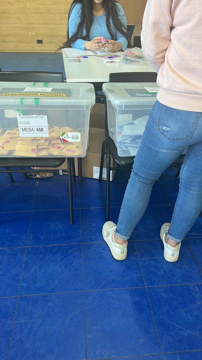 solange_ls's tweet photo. Nada de fila en mi mesa y cero fila fuera. En Pumahue Curauma. #Elecciones2024CL https://t.co/Eb6VVKAb5X