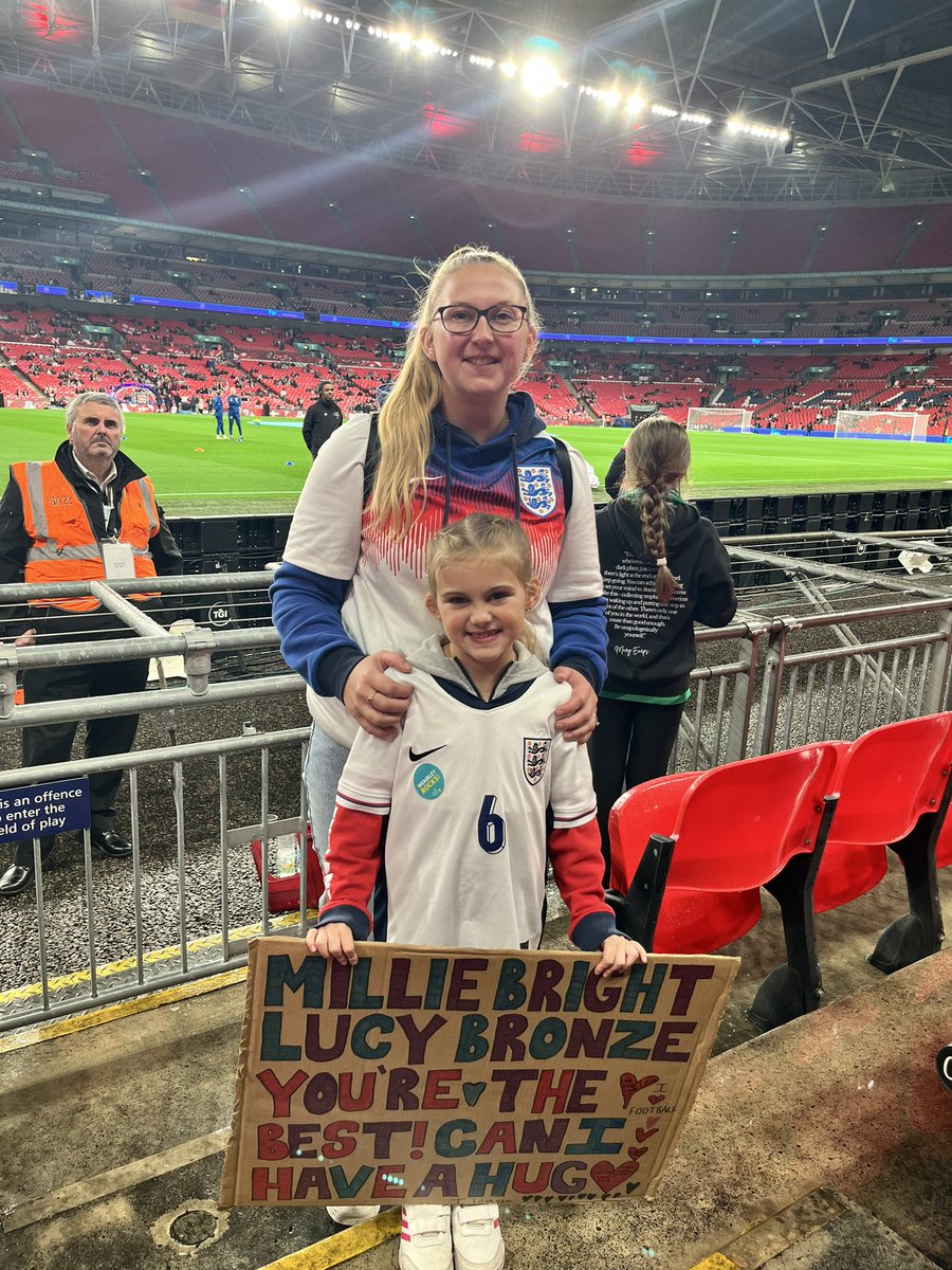 Louk09's tweet photo. Amazing evening at @wembleystadium watching England Ladies @Lionesses for my birthday with my football mad little girl Isabelle. Fingers crossed for a hug next time from @Mdawg1bright &amp; @LucyBronze https://t.co/mXft4tbGEP