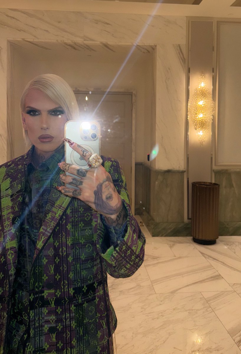 We Are The Weirdos 👻