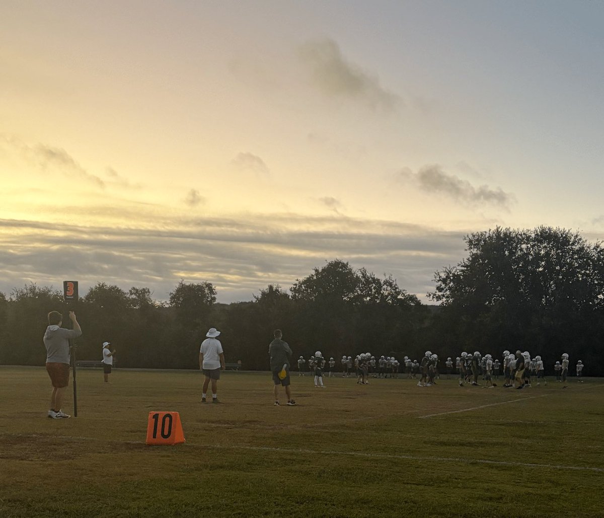 mvms_athletics's tweet photo. Last week of Football at Mountain Valley this week as the Hawks take on the Dragons of New Braunfels Tuesday. 
7th @ NBMS &amp; 8th @ CLHS 

Go Hawks! 

@CoachSelf5 
@coachmcbride8 https://t.co/02Fg2GgtOF