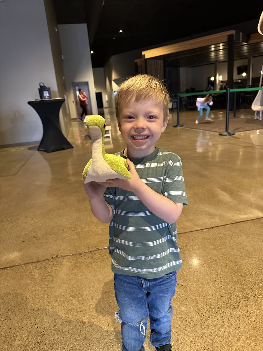 Friday was my last day at <a href="/PlayApex/">Apex Legends</a> 🥲

I’ve had so many great memories this past year and going to miss the community/social team dearly ❤️

I’ve spent SOO many hours smiling in this role. From all the TikTok’s, fan art, and insane clips, the Apex community is truly inspiring.