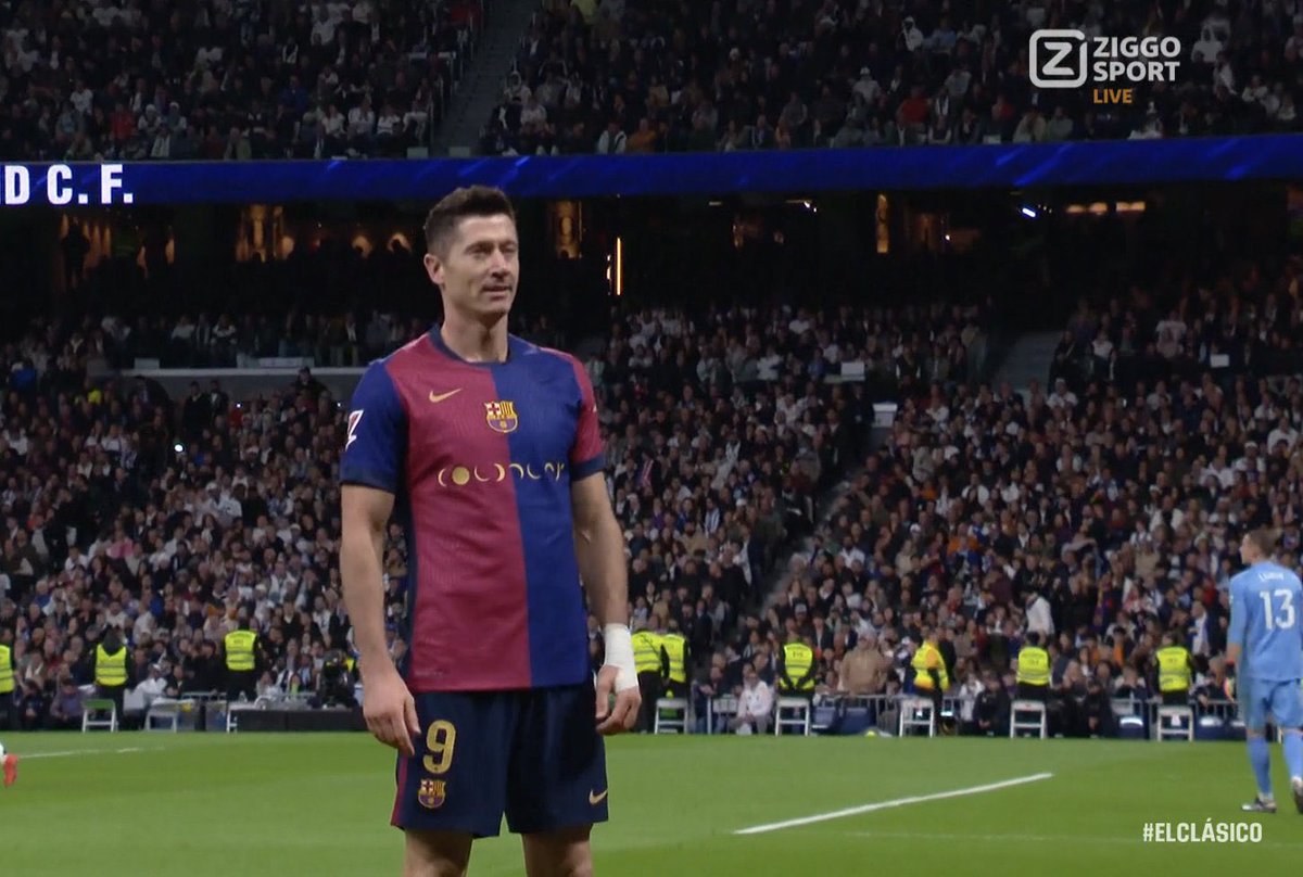 idextratime's tweet photo. ROBERT LEWANDOWSKI, AURA +9999999 🔥😱🥶 https://t.co/OLbrhXL9Qd