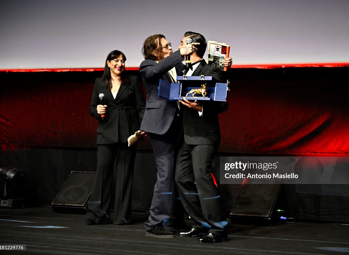 Inspired with Johnny Depp tweet media