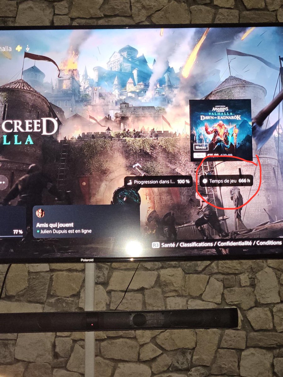 daajou's tweet photo. @UbisoftFR @Ubisoft mon frère mérite le prochain jeu gratuit non ?  #AssassinsCreedValhalla https://t.co/A5SkJaekEu