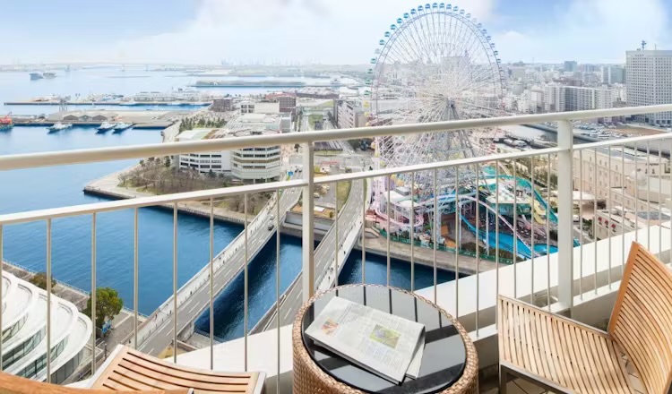sora_413_'s tweet photo. みなとみらい駅から徒歩約1分のアーバンオアシスがコンセプトのシティホテルにある、横浜の夜景を観ながらお風呂に入れるビューバスが素敵なビューバスラグジュアリーオーシャンツインベイビュールーム。ビューバスもテラスもついて、1人15300円〜（2名1室）

https://t.co/bdOFQsLt3F

＃GEEKHOTELS　横浜　#Ad