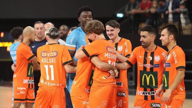 PowerPlayfr's tweet photo. [Champions League Futsal | Tour principal]

✅Laval  termine 1er de son groupe avec 3️⃣ victoires et verra le tour élite qui se disputera du 26 Novembre au 1er Décembre prochain.

E. Lavalloise-Minerva : 4-0
E.Lavalloise-Uddevalla : 8-2 
E.Lavalloise-FC Stalitsa : 4-3
#futsal https://t.co/4iyRiGps1V