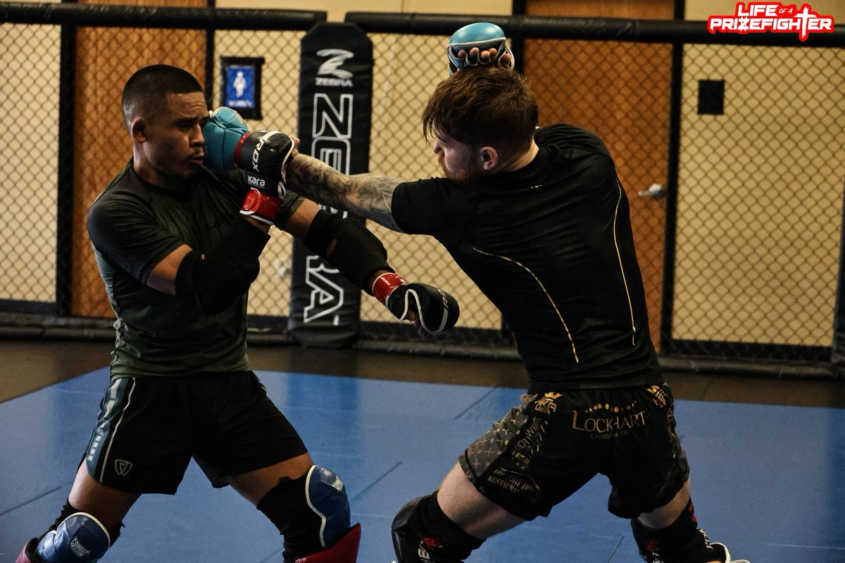 MMA_CodeBreaker's tweet photo. “We Cooking” 🥷🙌🙏
.
.
.
Sponsors:
#HKA
#HickoryHouse
#MFgilleytattoo
#SandersHomeImprovements
#Dynacoil
#AxiomMarketing
#LockhartChiropractic
#AlexResendizRealtor
#TMH
#LifeOfAPrizeFighter
#DoctorsOfPhysicalTherapy https://t.co/tHSANRHDDh