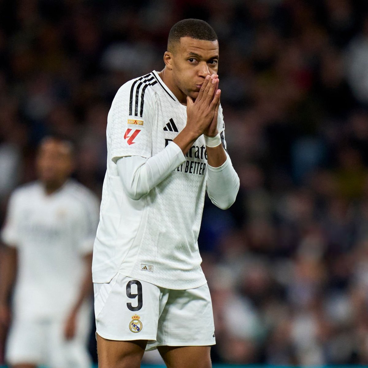 VibesFoot's tweet photo. Kylian Mbappé a été sifflé 𝟳 𝗙𝗢𝗜𝗦 hors-jeu en 66 minutes dans ce Clásico... 😳❌ https://t.co/shpn2882L0