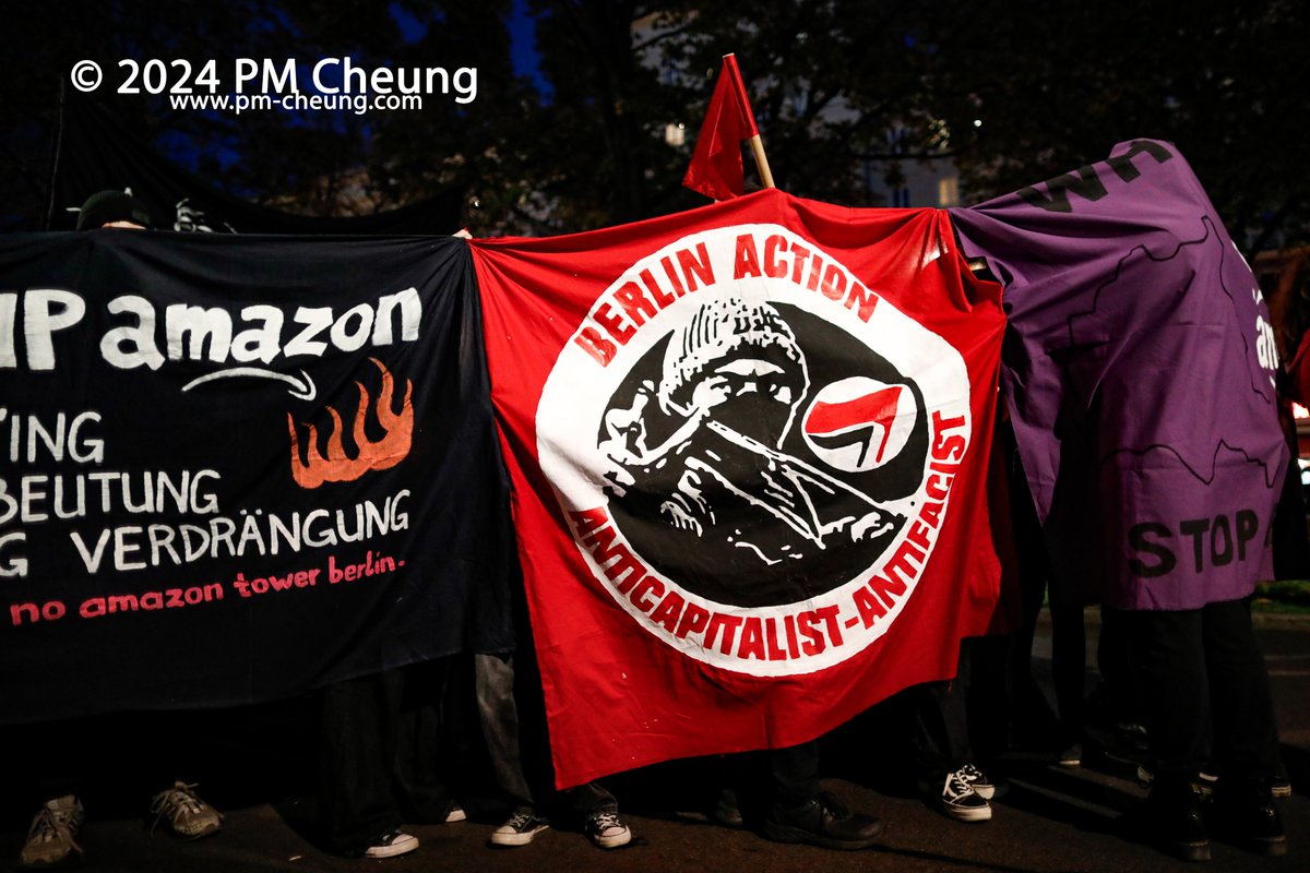 Rund 350 Menschen sind heute in #Berlin-Friedrichshain auf die Straße gegangen, um gegen Kapitalismus, hohe Mieten und Gentrifizierung zu demonstrieren. Anlass für den Protest ist die geplante Eröffnung des "Amazon-Towers".

Bilder:
flickr.com/photos/pm_cheu…

#b2610 #makeamazonpay