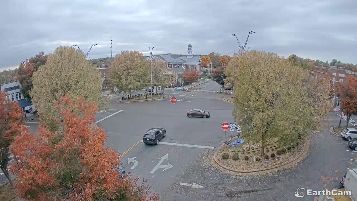 BurchMayor's tweet photo. Saturday afternoon on the Scottsville Square!! https://t.co/Gvr2lex8QD
