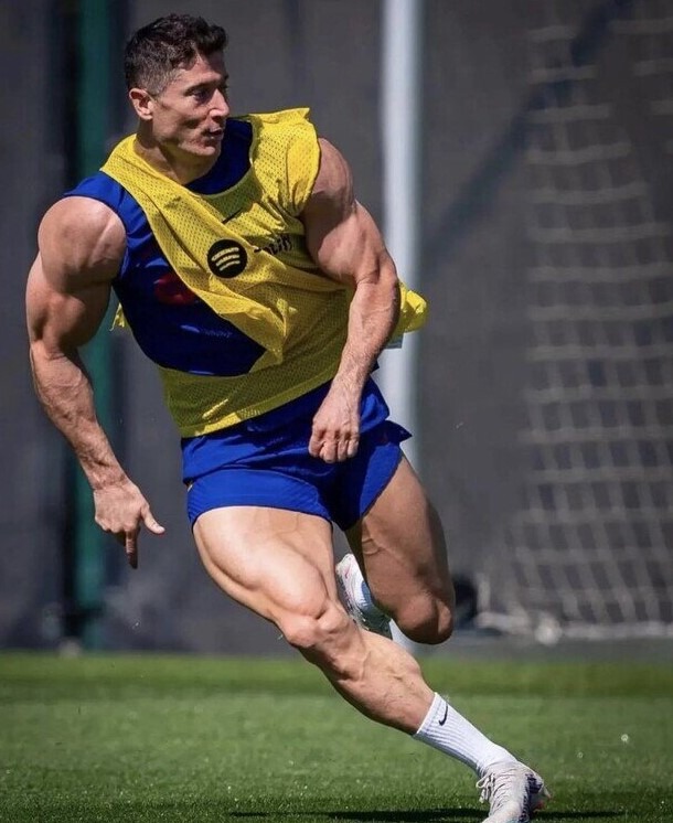 Chelsea__Arg's tweet photo. Lewandowski con Xavi // Lewandowski con Flick https://t.co/VzC0DQWWMH
