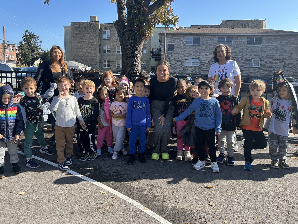 smoylai's tweet photo. Happy Principal Appreciation month  to our very own . This is how we show Ms. Nakayama some ❤️ by surrounding her with kiddos and praises . #budlongbeautiful https://t.co/fhiudm98fu