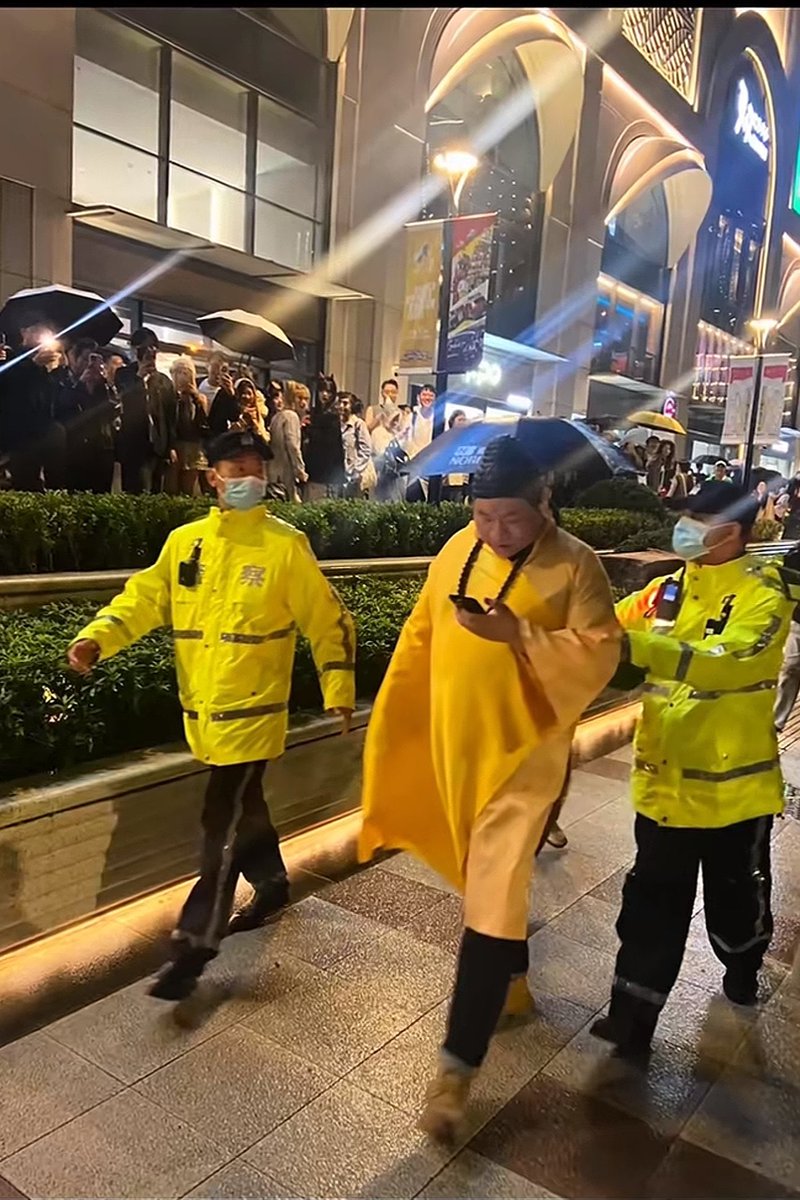 新闻调查 tweet media