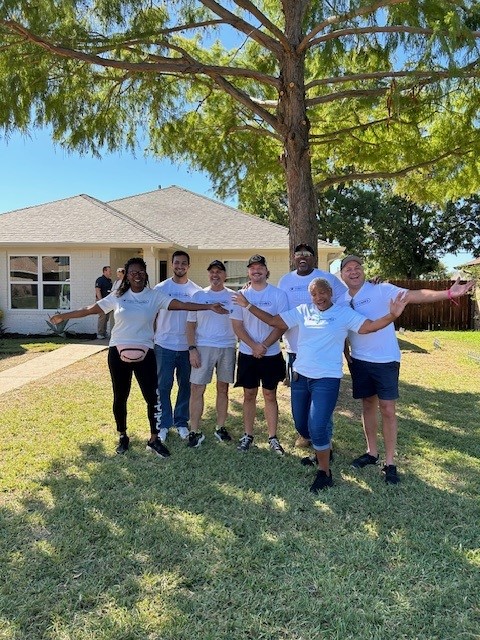 WeAreDIRECTV's tweet photo. Last month, our employees volunteered to help @MilitaryMkover transform the life and home of Marine Veteran Kevin Jones and his wife Francesca.
 
@DIRECTV is proud to support Veterans and, on National Day of the Deployed, would like to thank those currently serving. #DIRECTVCares https://t.co/RPdNtd47Gf