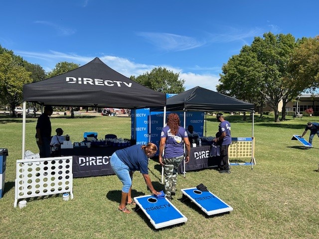 WeAreDIRECTV's tweet photo. Last month, our employees volunteered to help @MilitaryMkover transform the life and home of Marine Veteran Kevin Jones and his wife Francesca.
 
@DIRECTV is proud to support Veterans and, on National Day of the Deployed, would like to thank those currently serving. #DIRECTVCares https://t.co/RPdNtd47Gf