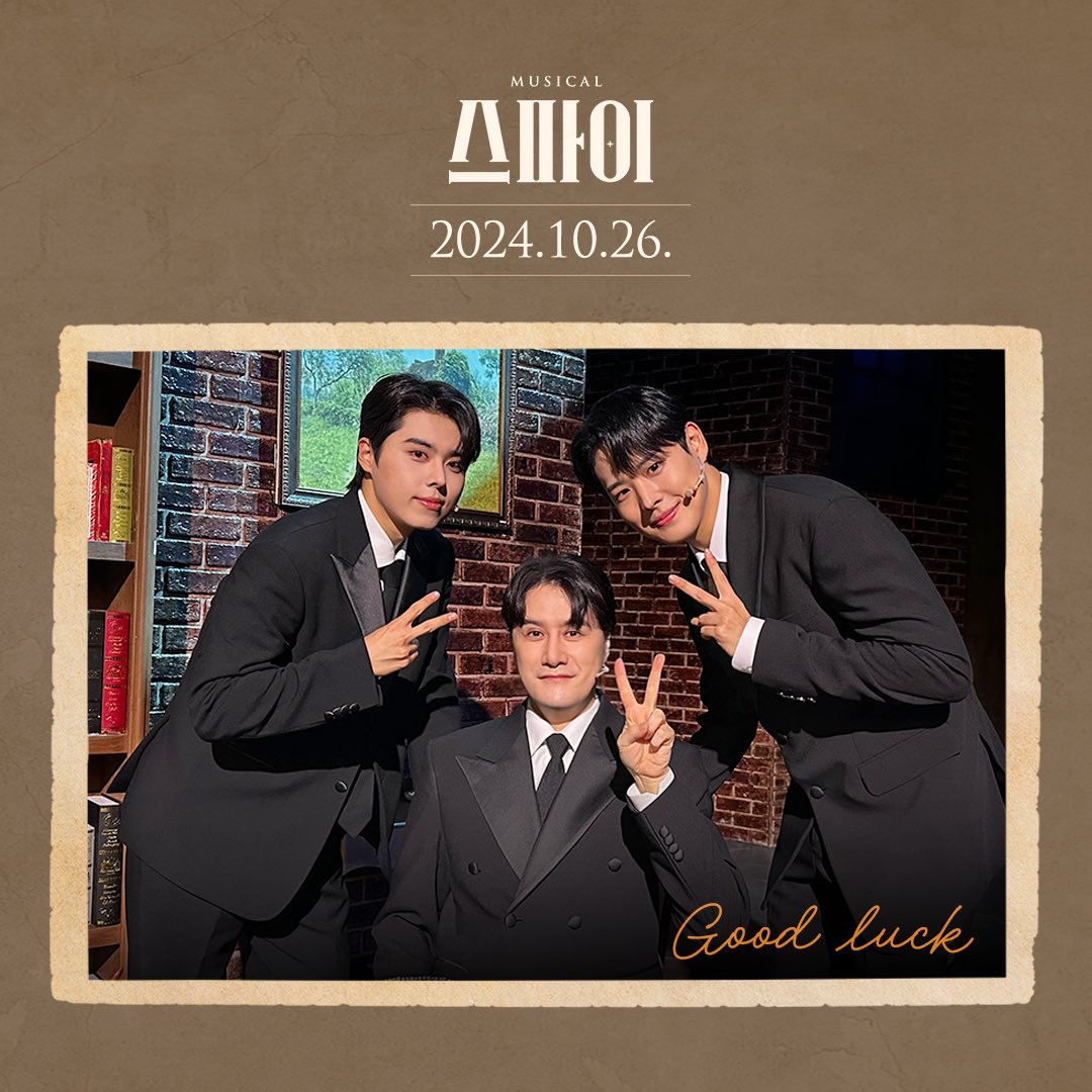 MYSTIC__CULTURE's tweet photo. [#뮤지컬스파이] 
☘LAST GOOD LUCK 
"내 페이지는 여기까지. 작가님들, 굿 럭." 
DATE | 2024.10.26.19:00 
CAST | #최병찬 #김수용 #김태환
_
𝐌𝐔𝐒𝐈𝐂𝐀𝐋 𝐒𝐏𝐘 https://t.co/U1wWQGQypi