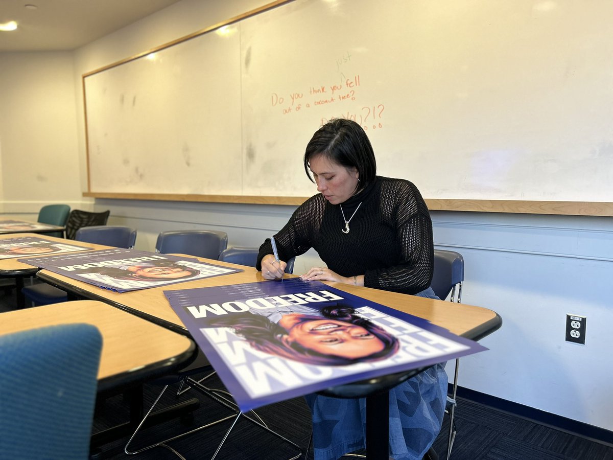 tracieching's tweet photo. Yesterday I had the pleasure of visiting DNC HQ to sign some of the @kamalaharris posters created for her campaign.

Big shout out to everyone who had a hand on this project. To @ericziminsky for making sure it happened and the entire Harris-Walz campaign staff. https://t.co/b92AtI90NT