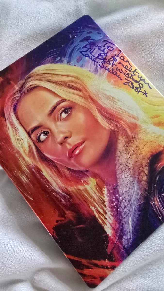 IanRedman11's tweet photo. @TheCyberdevil Blimey, I was there today! If I'd spotted you, I'd have said hello! Yes, Susan is absolutely lovely. There were three hours between getting the autograph and studio photo, but when I arrived for the latter, she remembered my name! https://t.co/jwT8DwQet4