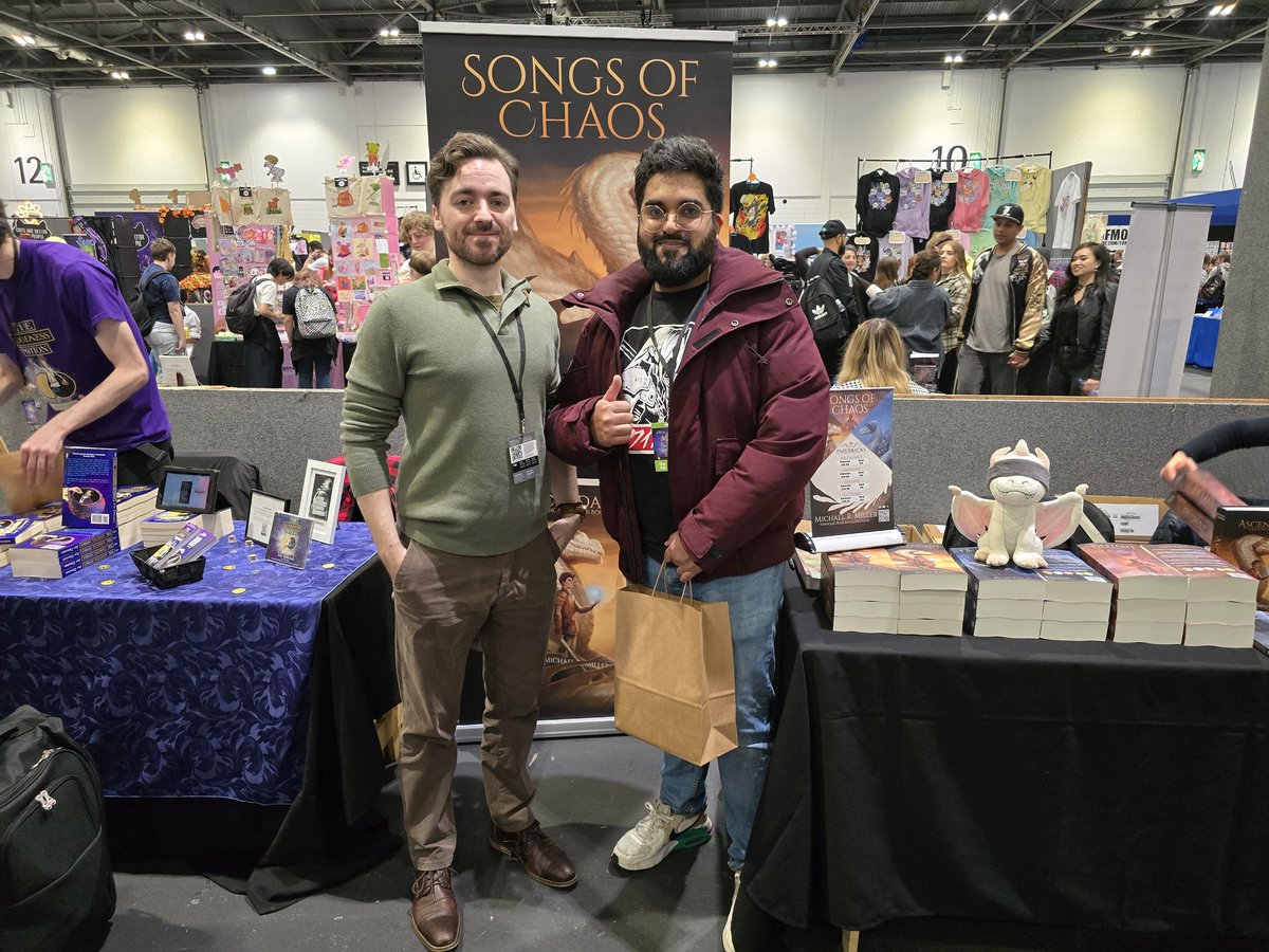 sabil_harris's tweet photo. @MMDragons_Blade was a true honour meeting the wonderful Michael R Miller today. A true gentleman! I got the first three books of Songs of Chaos signed. Thank you! https://t.co/F0dkUjQScz