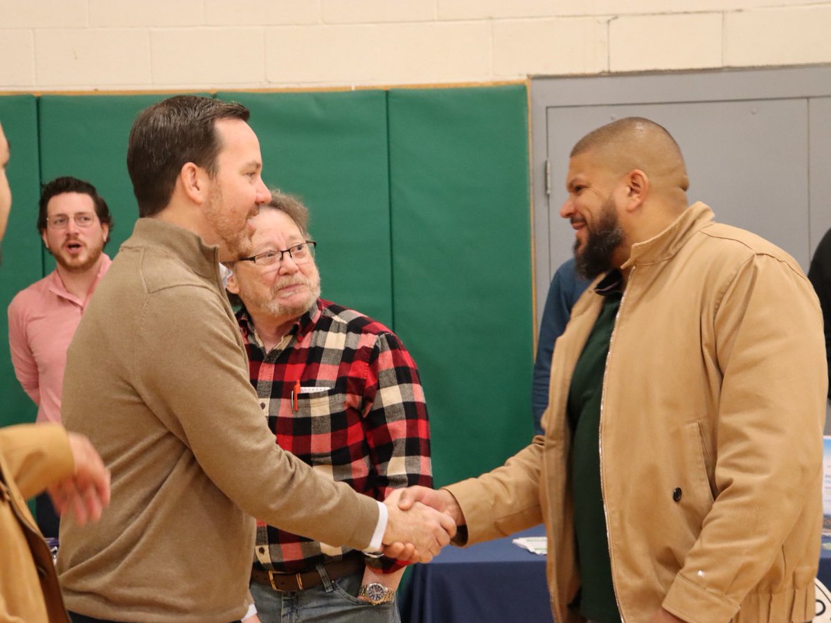 I kicked off my day at the <a href="/BFLO_CC/">Buffalo Common Council</a>’s Winter Preparedness Series at the Tosh Collins Community Center! It was a pleasure connecting with residents and making sure they’re equipped with the resources and information to stay safe and warm this winter season. ❄️