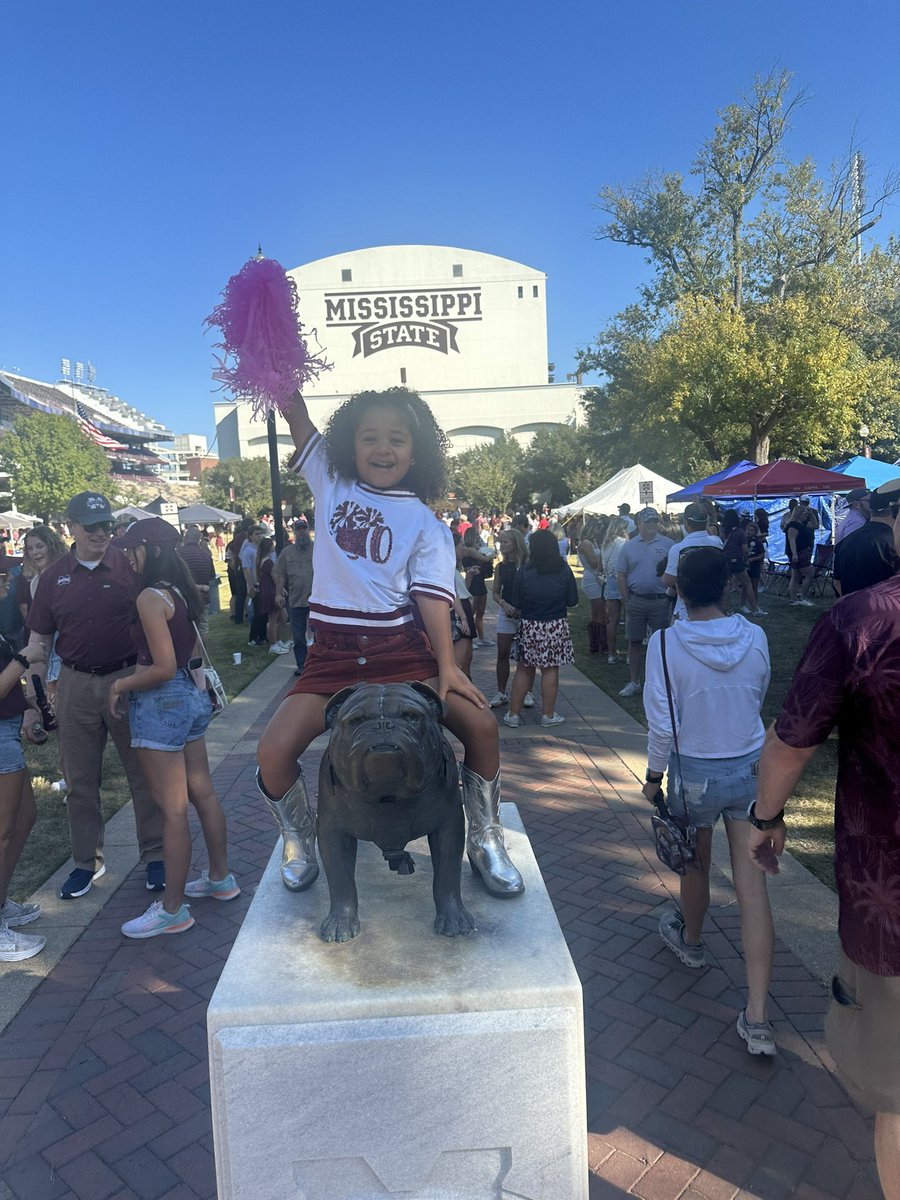 sweet_SaraLee's tweet photo. #HailState https://t.co/6KNoBQuQwl