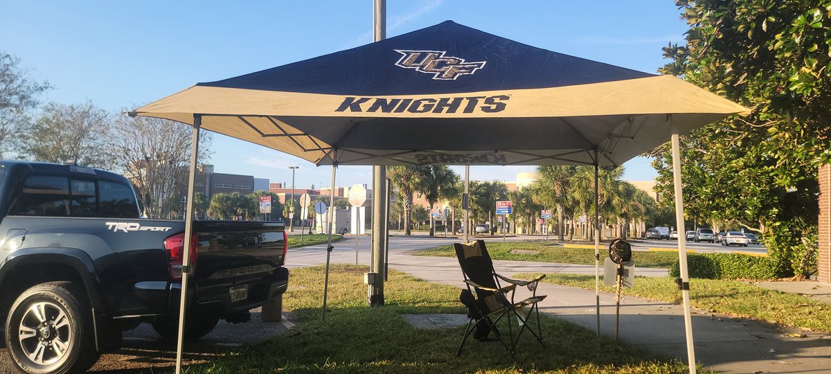 VThrust's tweet image. Greetings from University of Central Florida, waiting to watch my favourite football team UCF Football soon. The time is 11:23hrs right now, that will be 17:23hrs in my Country Botswana 🇧🇼 right now, a 6 hours difference. GO KNIGHTS CHARGE ON!!
