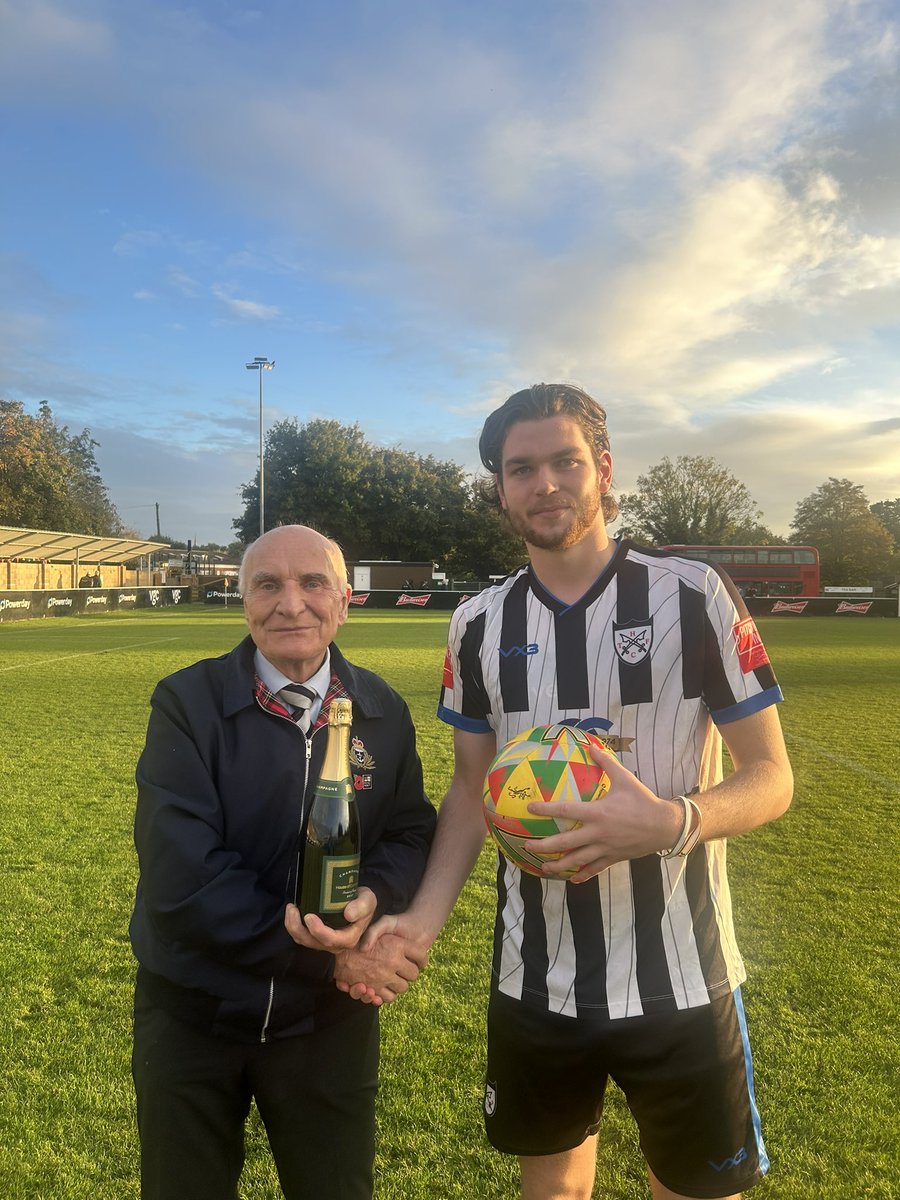 hanwelltownfc's tweet photo. ALFIE PENDLETHREE, PENDLETHREE, ALFIE PENDLETHREEEEEEEEEEEEE ⚽️⚽️⚽️⚫️⚪️

🎩🪄 @pendl3bury https://t.co/a9VG0yKayJ